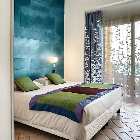 מלון Stella Maris 4*